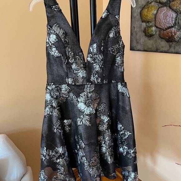 Joenia Black Dress - Picture 3 of 8